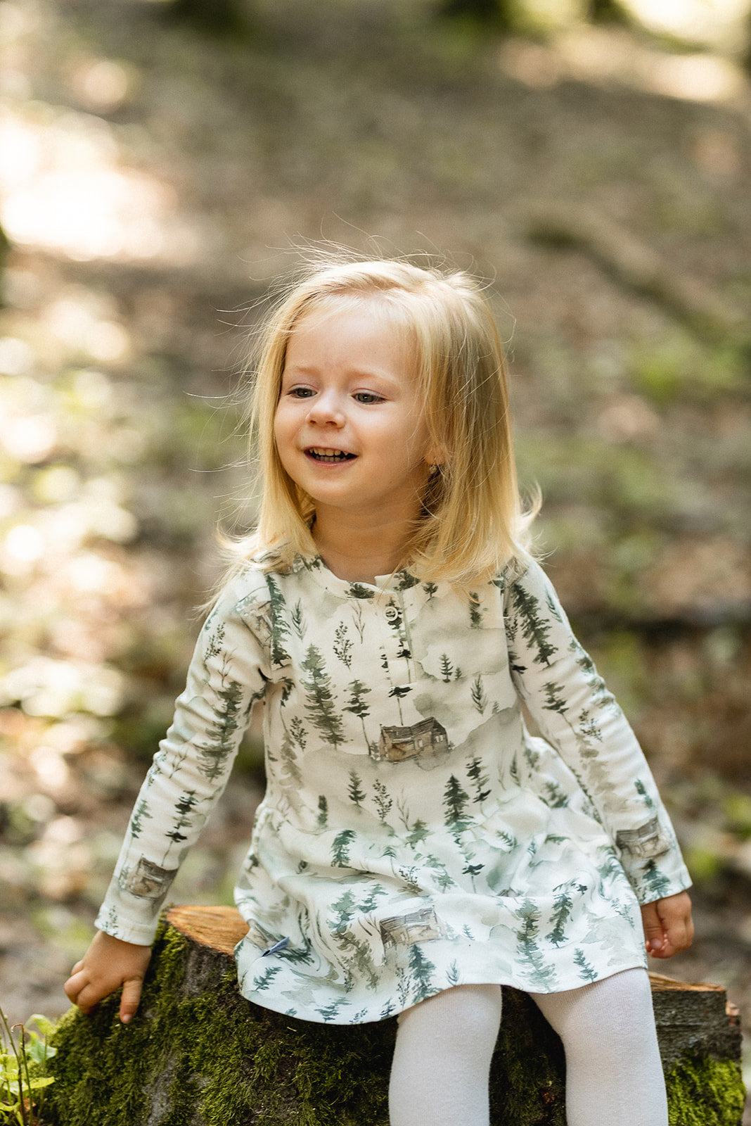 Papírový střih na dětské šaty s dlouhým rukávem a legou "Penelope"