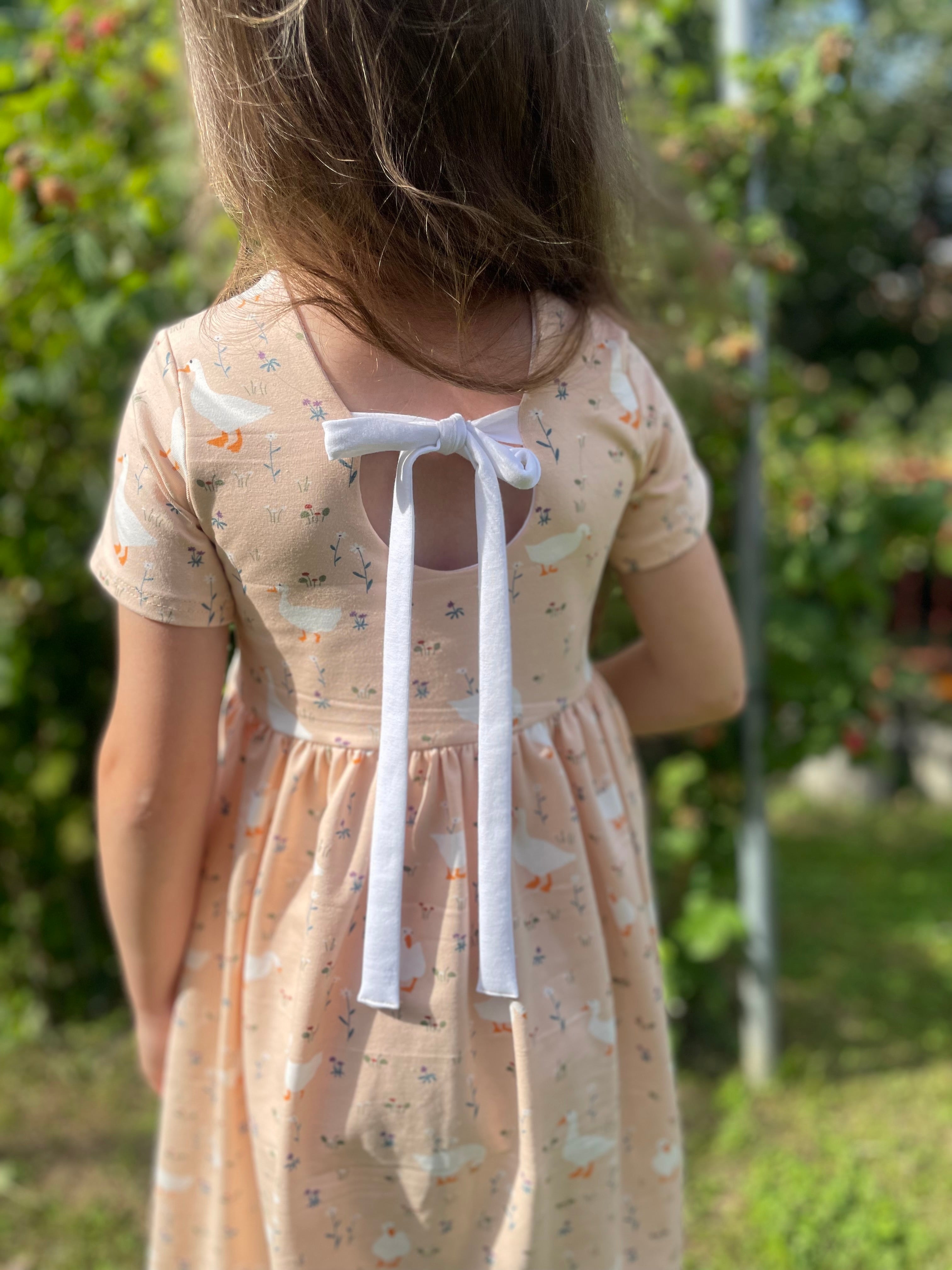 Šaty s odhalenými zády "Kara" 80 - 134- PDF střih