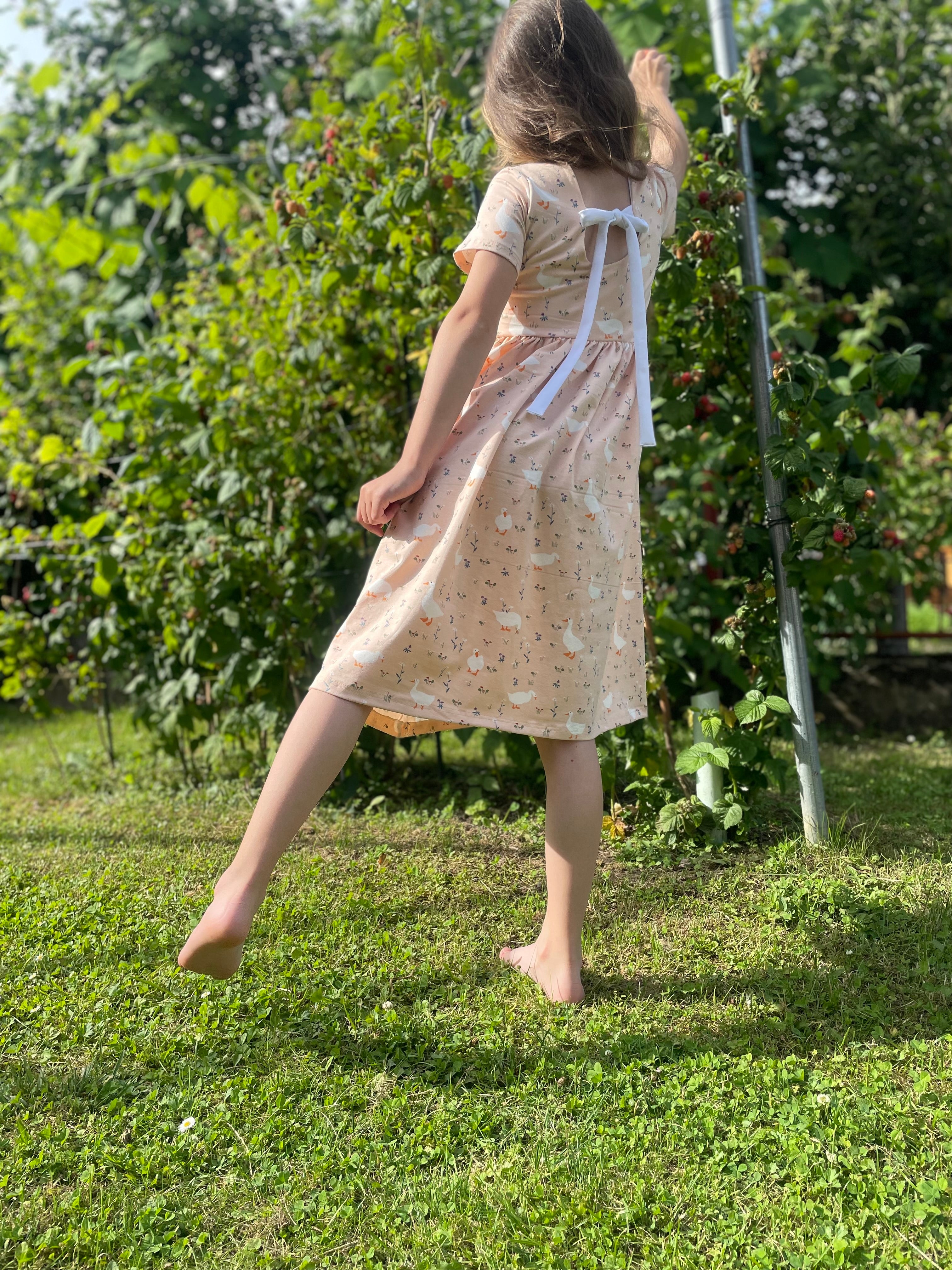 Šaty s odhalenými zády "Kara" 80 - 134- PDF střih