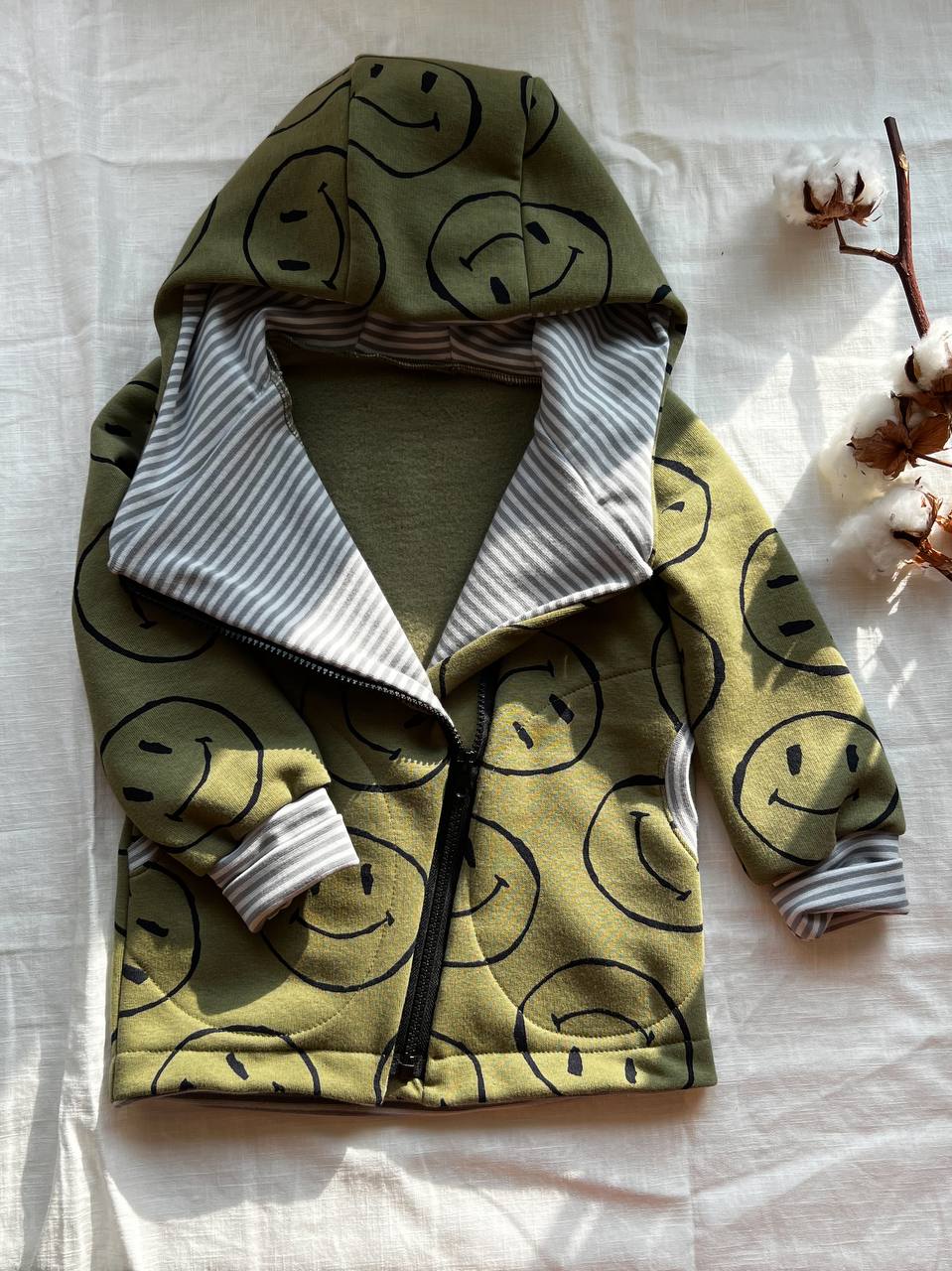 PDF střih na dětskou mikinu s kapucí a šikmým zipem "SMILE" - 62-164