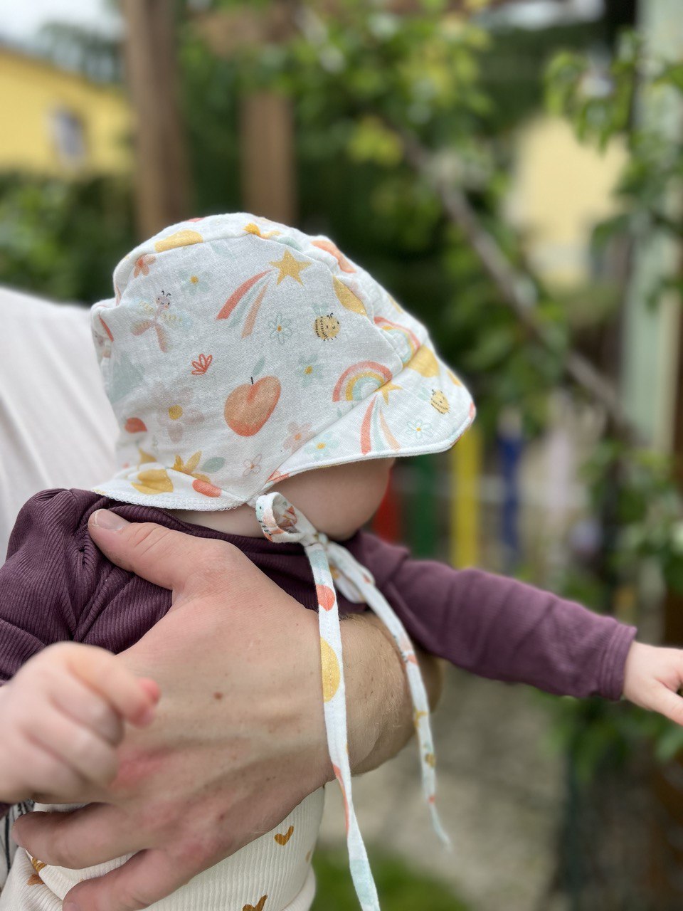 Střih na dětskou letní čepičku s kšiltem a saharou Jacob